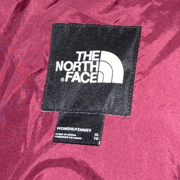 North Face puffer with hood - Picture 9 of 12